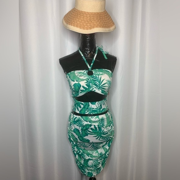 TROPICAL Ruched Ring Halter Top and Skirt - Picture 4 of 8